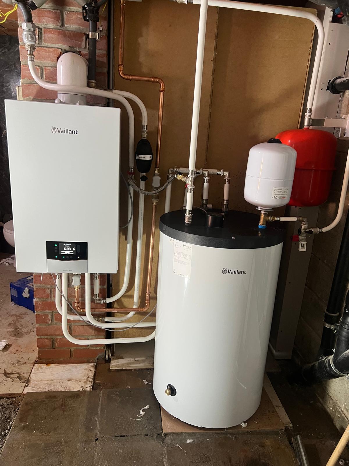 Installation chaudière Vaillant avec ballon d'eau chaude à Pironchamps